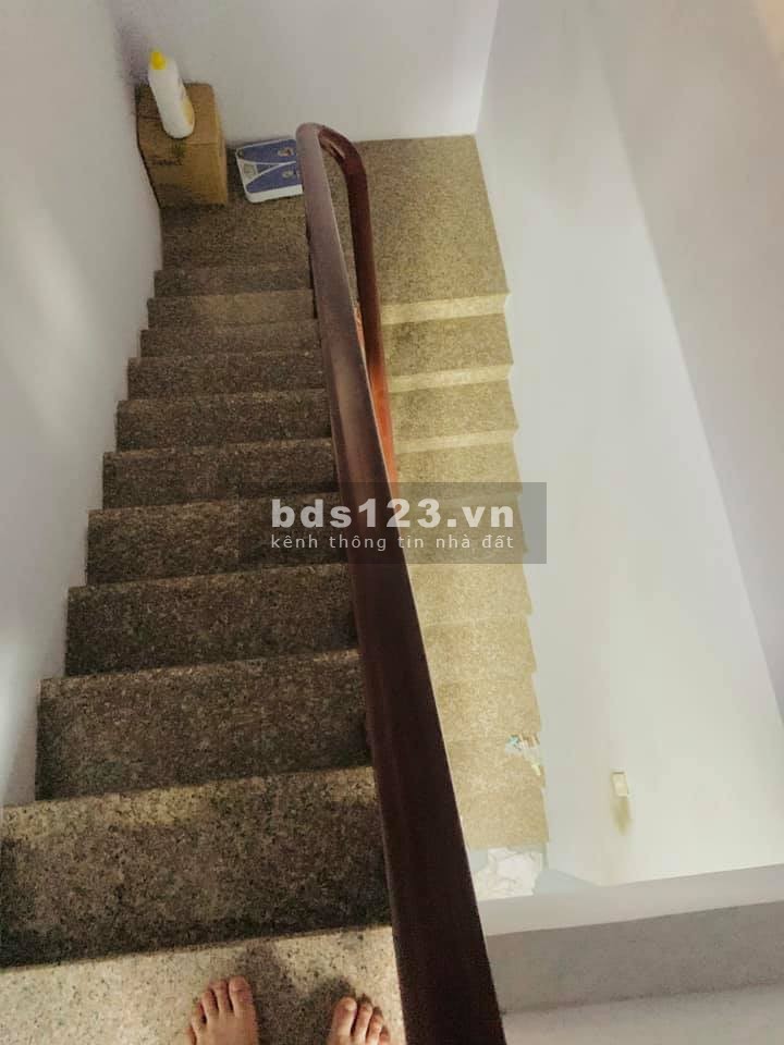 Nhà HXH Lạc Long Quân, sát mặt tiền, 40 m2, 4 tầng chỉ 4 tỷ 7