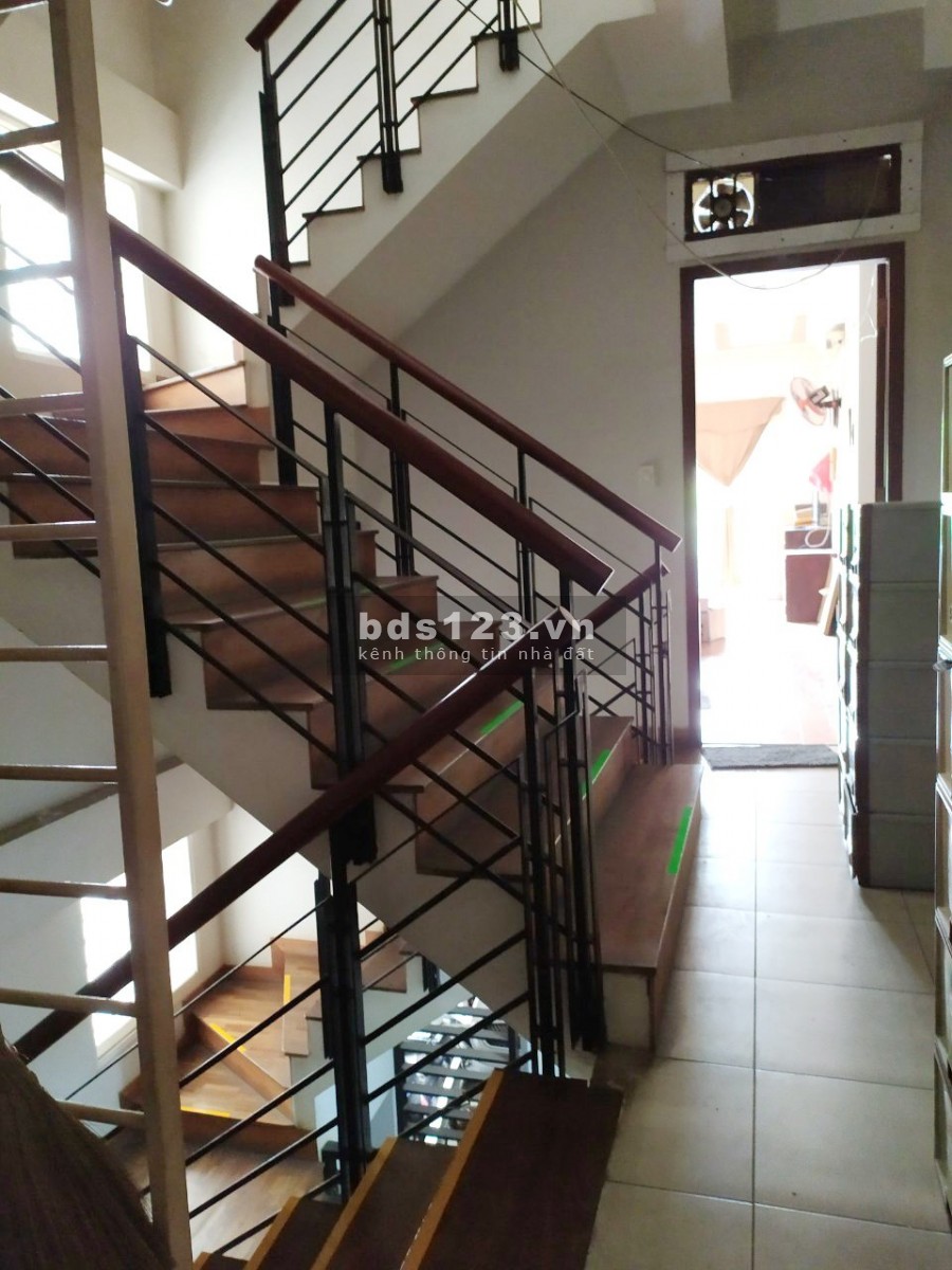 Cho thuê nhà 2lầu/ST, 2 mặt tiền đường Trần Thị Ngôi P4 Q8