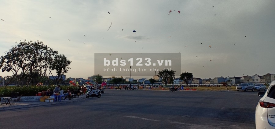 Nhà Dĩ An giáp Thủ Đức bán gấp