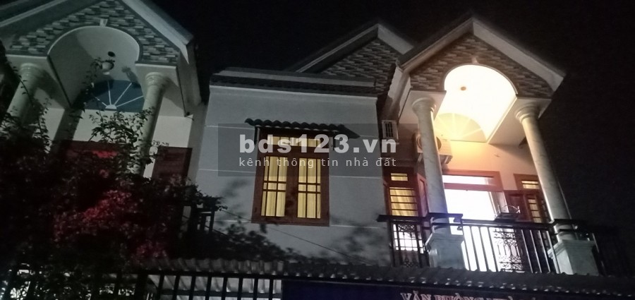 Nhà Dĩ An giáp Thủ Đức bán gấp