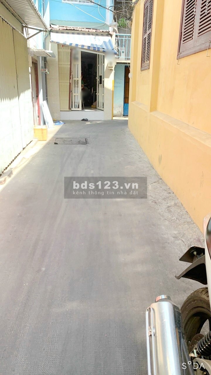Nhà (4.9*10m/2lầu/ST) hẻm 617 Ba Đình P9 Q8