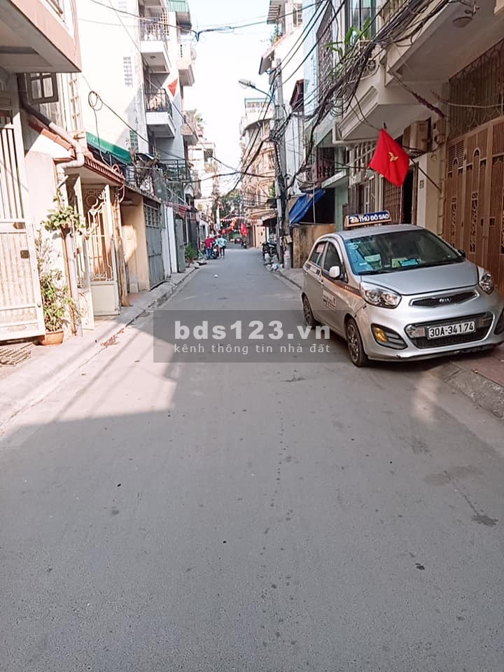 Bán Nhà Hoàng Đạo Thành Ôtô Tránh kinh doanh. DT 70m2 giá 5 tỷ 9
