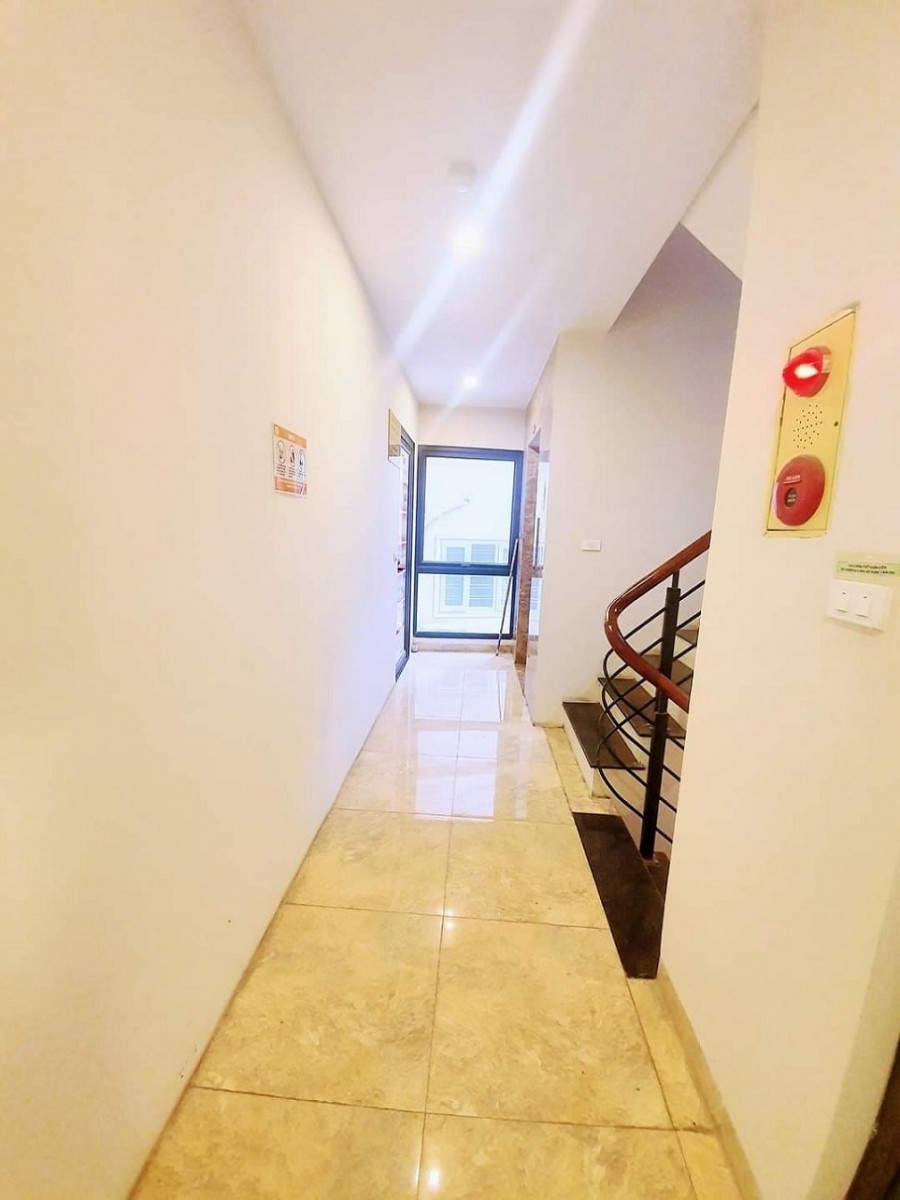 Tôi cần bán gấp nhà 8 tầng phố Trần Duy Hưng giá 40 tỷ.