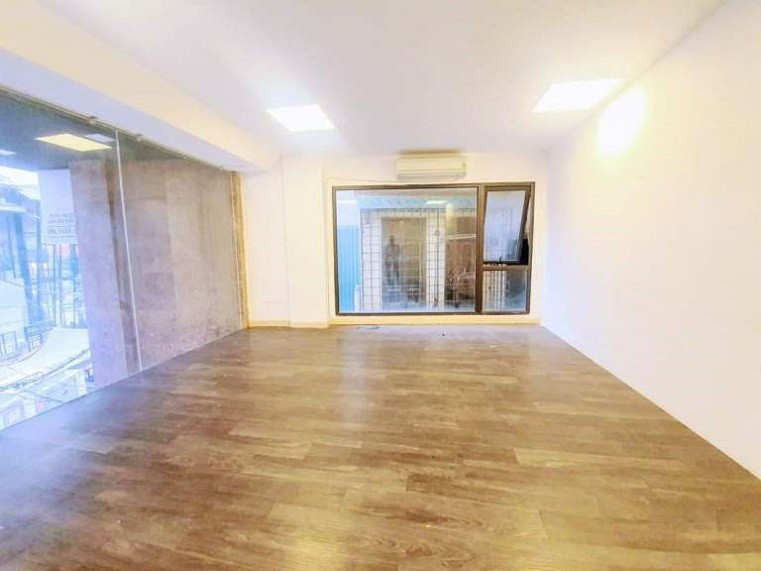 Tôi cần bán gấp nhà 8 tầng phố Trần Duy Hưng giá 40 tỷ.