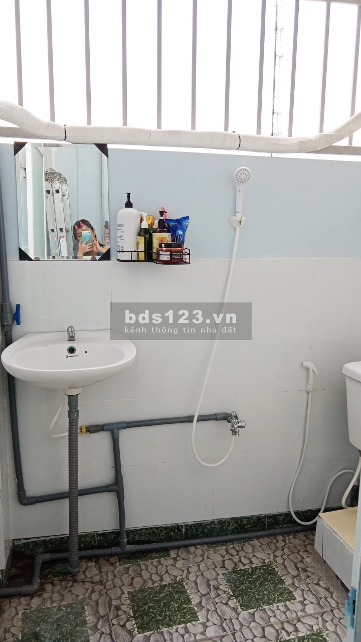 TÌM 1 NỮ VĂN PHÒNG Ở GHÉP TRONG NHÀ NGUYÊN CĂN