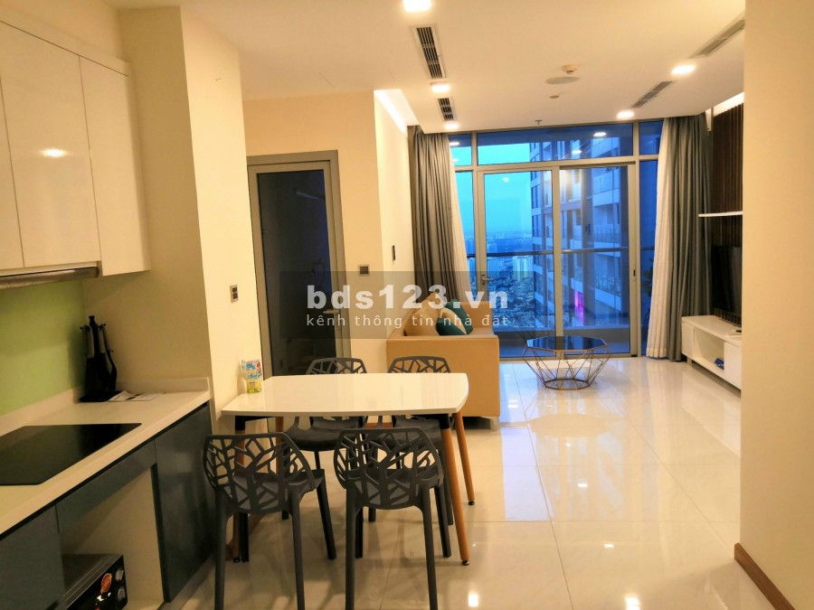 Căn hộ 2PN Vinhomes Central Park giá chỉ 15tr500 View Sông Công Viên trực diện, 80m2