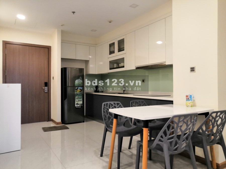 Căn hộ 2PN Vinhomes Central Park giá chỉ 15tr500 View Sông Công Viên trực diện, 80m2