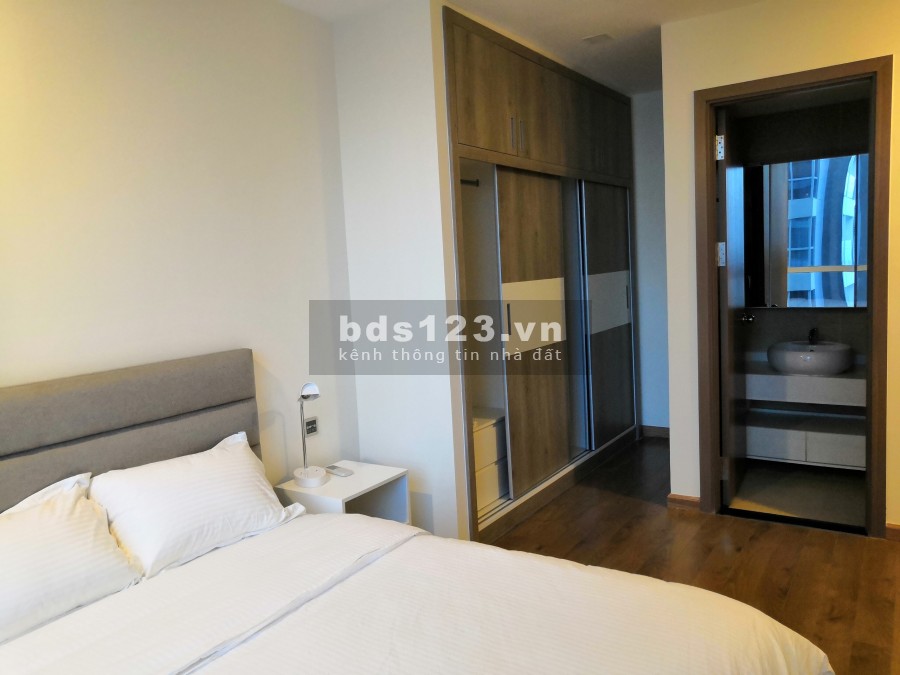 Căn hộ 2PN Vinhomes Central Park giá chỉ 15tr500 View Sông Công Viên trực diện, 80m2