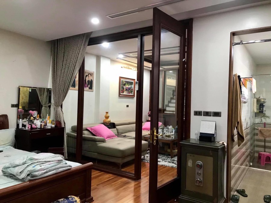 Bán Nhà LK Nguyễn Tuân 72m2 MT 5.5m Thang Máy KD Đỉnh Tặng Nội Thất Khu Vip