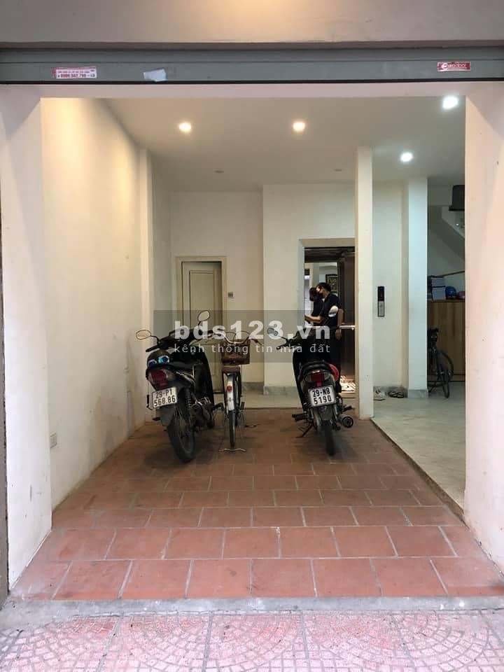 Hoàng quốc Việt ,3 ô tô tránh, lô góc 3 mặt thoáng , thông sàn , kinh doanh, thang máy 7T