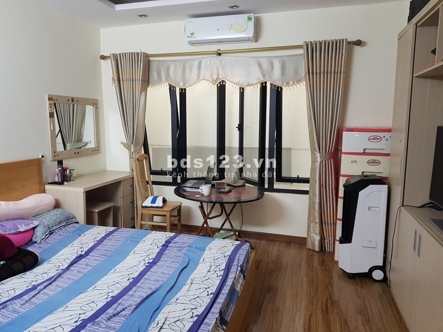 Bán gấp căn nhà Ngã Tư Sở, Ô tô - Lô góc, 51m2x5 tầng. LH: 0846 282 986.