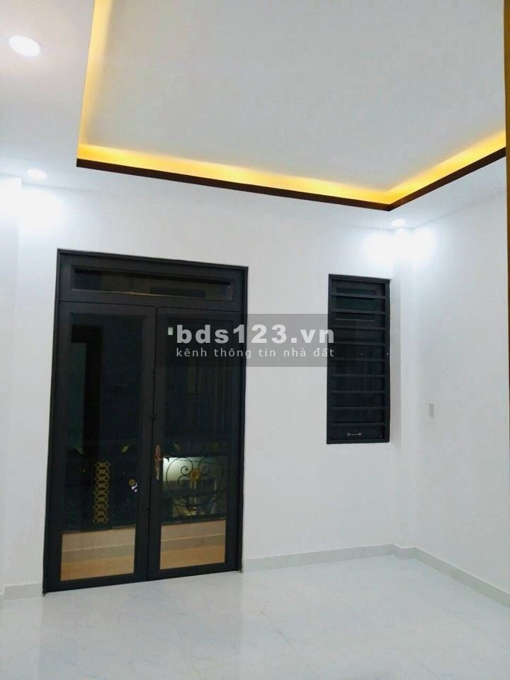 Bán nhanh căn nhà sau lưng chợ Hưng Long Bình Chánh, SHR