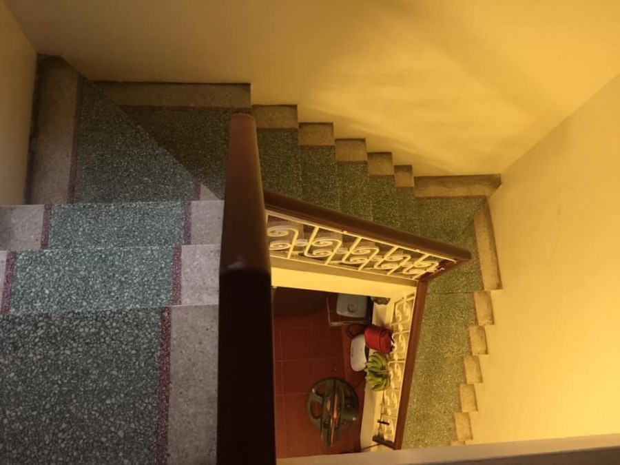 Bán nhà 4 tầng, Đường Bưởi, Ba Đình, ô tô sát nhà, DT 80m2, MT 6m.