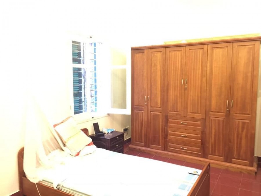 Bán nhà 4 tầng, Đường Bưởi, Ba Đình, ô tô sát nhà, DT 80m2, MT 6m.