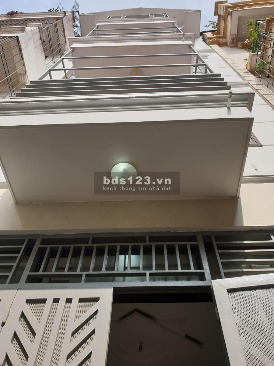 Nhà phố đại la cách mặt phố 5m 4 tầng, dt 24m nhà mới xây hàng xóm thân thiện ban công view đẹp tiện nghi đầy đủ
