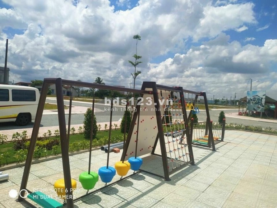 Tôi cần bán gấp vagi miếng đất tại quận 2, Đường lớn…