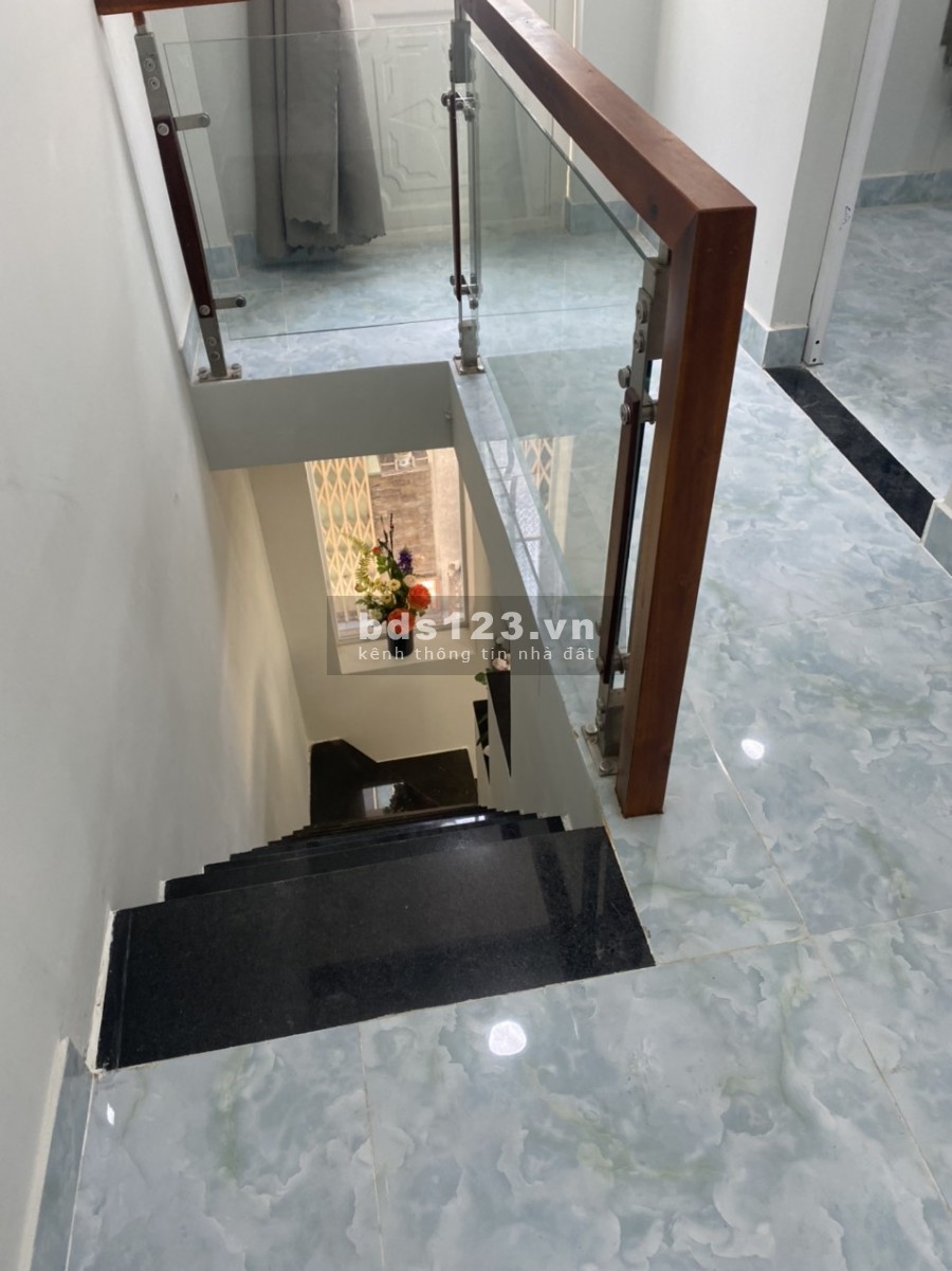Bán nhà đúc thật 2 PN hẻm 95 Lê Văn Lương P.Tân Kiểng Q7