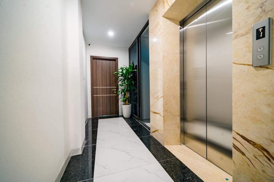 Bán tòa nhà căn hộ cao cấp phố Trung Liệt, DT 111m2 giá 27,3 tỷ