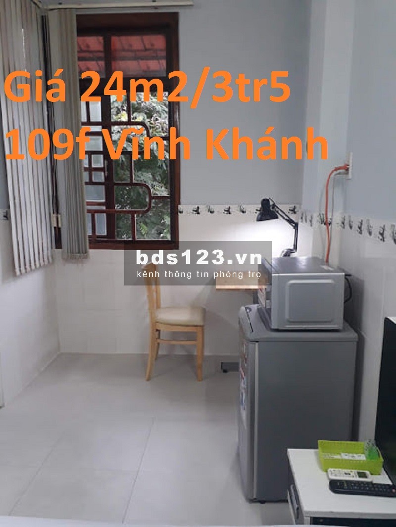 Còn 2 Phòng cho thuê 2tr5 Và 3tr5 - Quận 4. BALCONY Và cửa sổ -Gần Đại học Nguyễn Tất Thành, Đại học Luật, Và Khu Văn Phòng