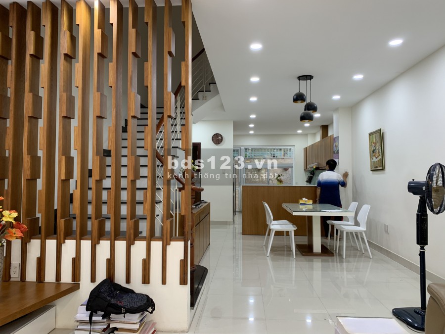 Bán nhà phố đường 12m Him Lam Q7, 5x20, hướng đông, giá 17.5tỷ