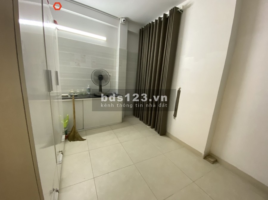 Nhà mới Xây Vũ Huy Tấn 4.3x15m trệt, 4lầu. 6p, 6wc. Full Nội thất.
