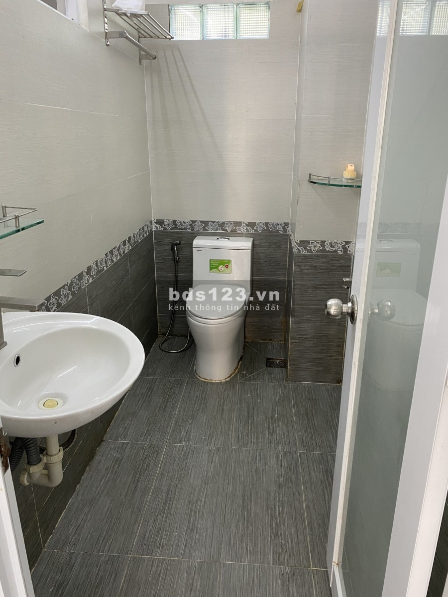 Nhà HXH Phan Văn Trị 5x10 Trệt Lửng 3Lầu-ST Giá 20Tr/th