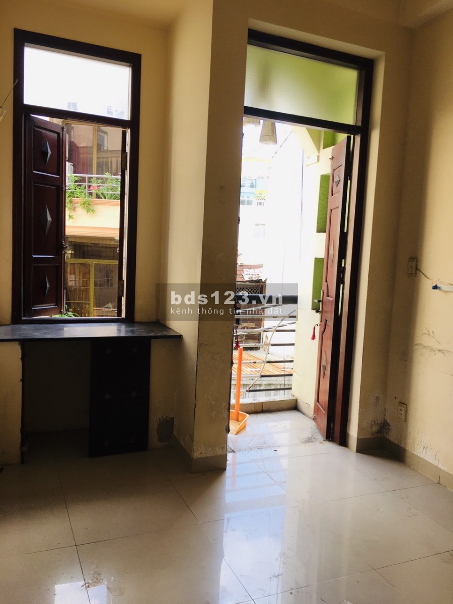 PHÒNG CÓ BAN CÔNG THOÁNG MÁT, YÊN TĨNH NGAY LÊ VĂN SỸ