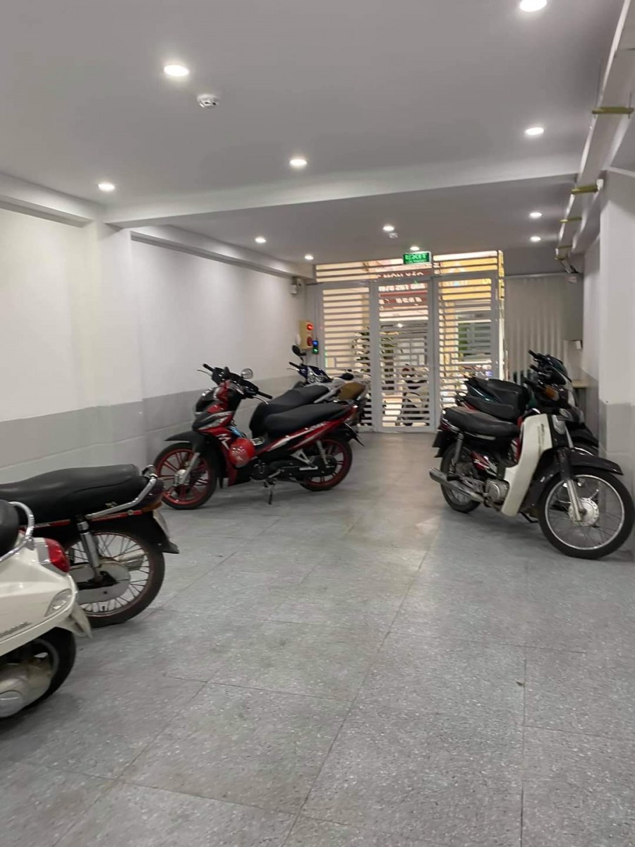 Bán tòa nhà căn hộ cao cấp phố Trung Liệt, DT 111m2 giá 27,3 tỷ