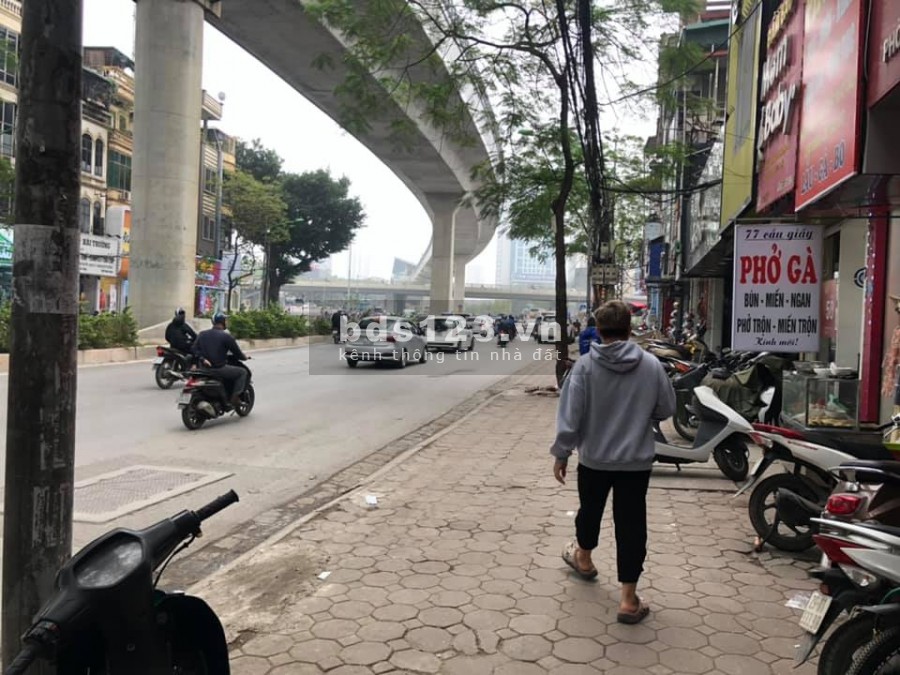 Bán nhà mặt ngõ 79 Cầu Giấy, lô góc, ô tô, kinh doanh, 50m2, nhỉnh 6 tỷ.