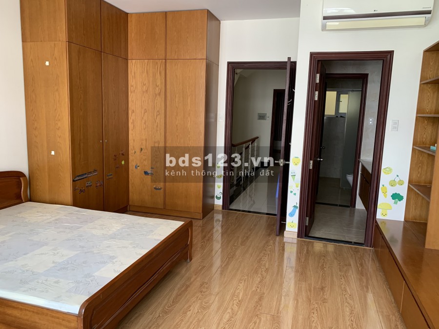 Bán nhà phố đường 12m Him Lam Q7, 5x20, hướng đông, giá 17.5tỷ
