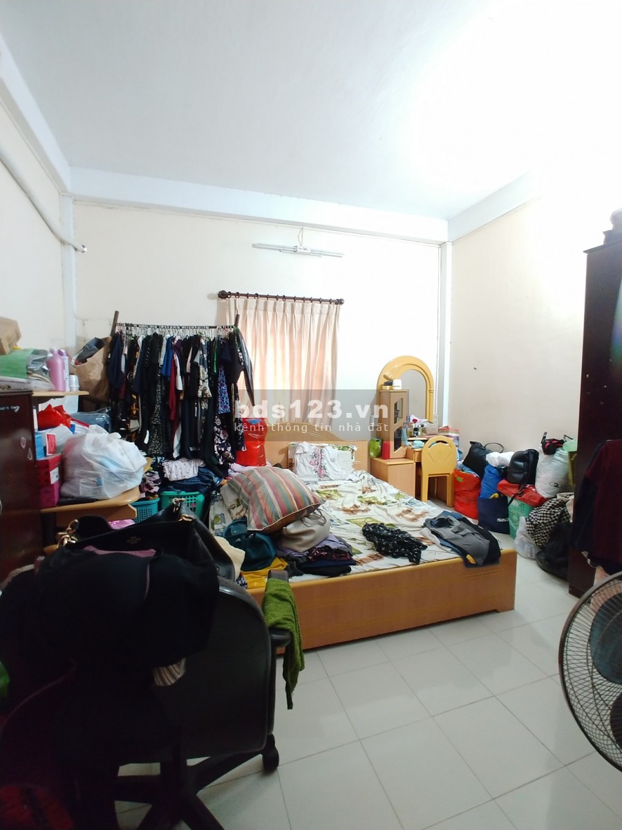 Bán nhà hẻm xe hơi Ung Văn Khiêm gần Đại Học Hutech, 68m2, 3 tầng, 5PN