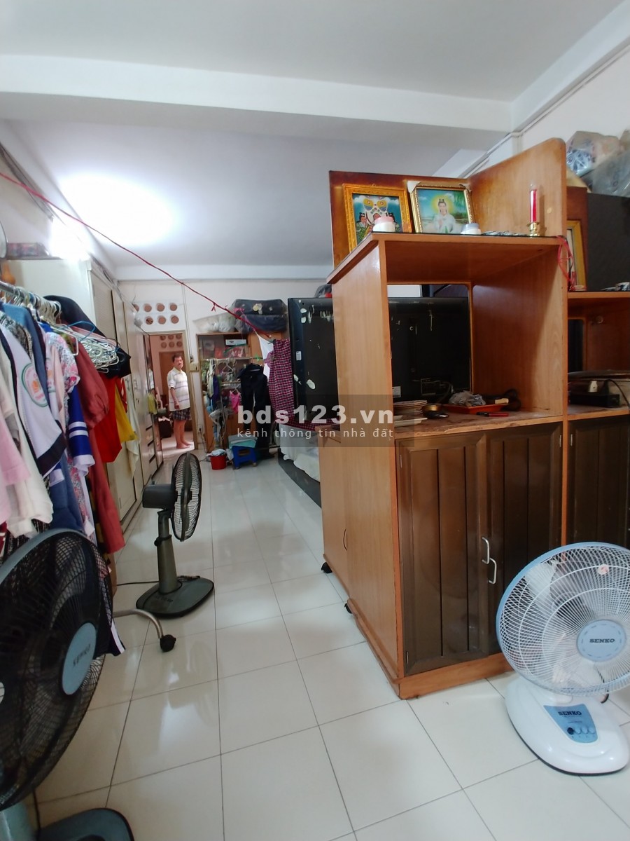 Bán nhà hẻm xe hơi Ung Văn Khiêm gần Đại Học Hutech, 68m2, 3 tầng, 5PN