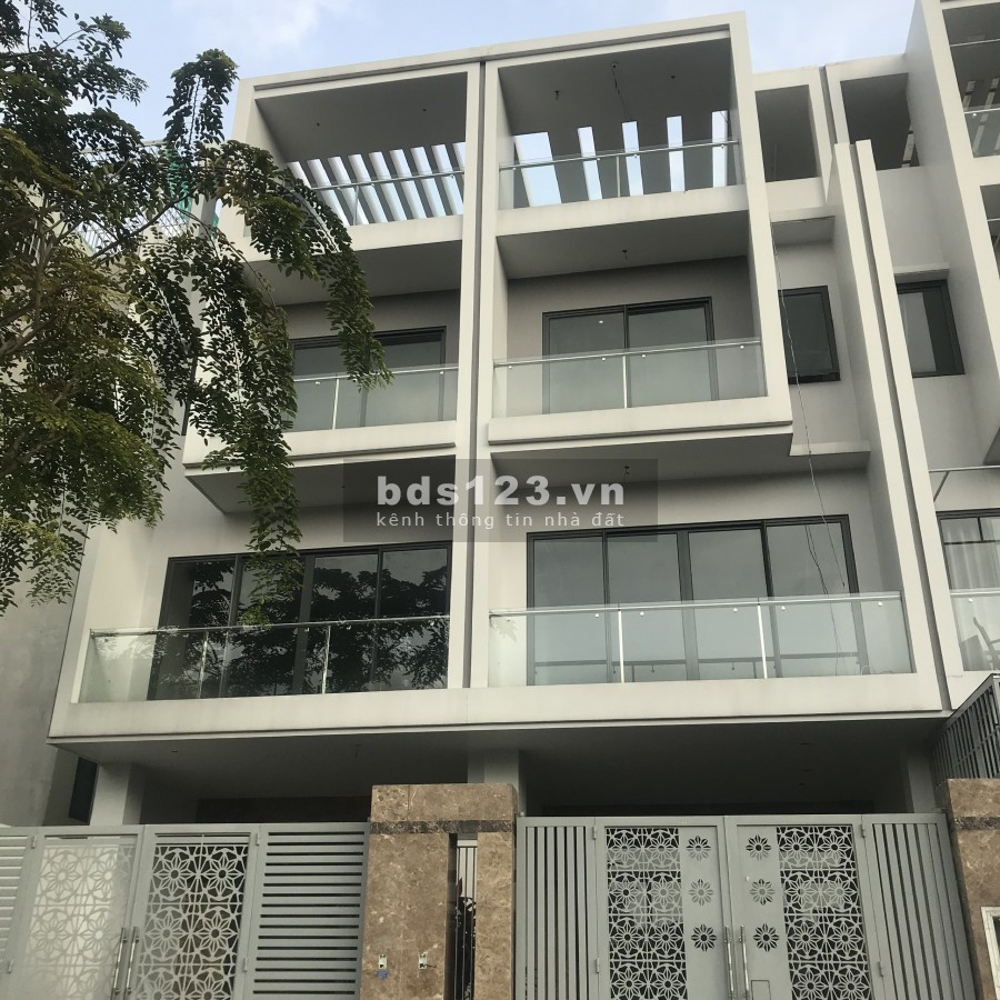 Cho Thuê Nhà mới , đẹp đường Nguyễn Minh Hoàng, P12, Q.Tân Bình, DT: 4x20m, 3 lầu.
