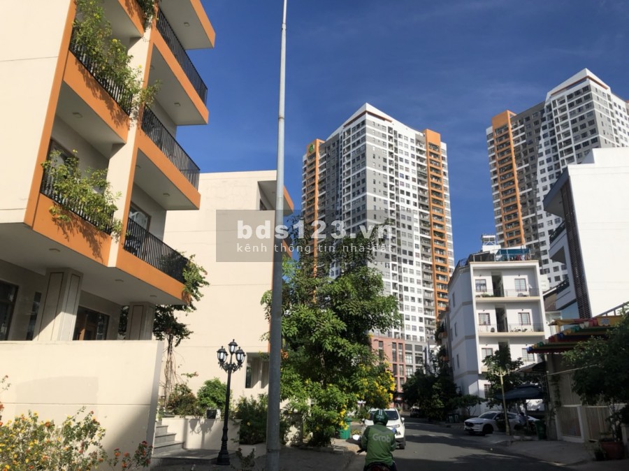 Bán đất biệt thự Huy hoàng 15x20m2 đường12m giá 105tr/m
