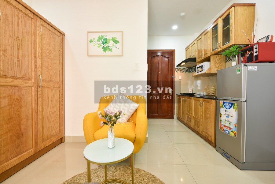 Cho thuê Căn hộ Quận 1 ban công 35m2 full đồ, bao hết.