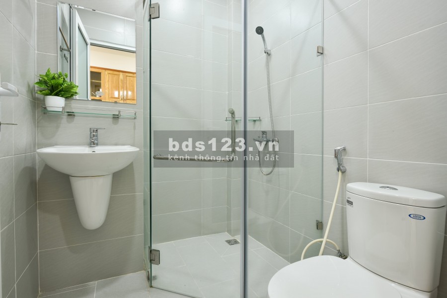 Cho thuê Căn hộ Quận 1 ban công 35m2 full đồ, bao hết.