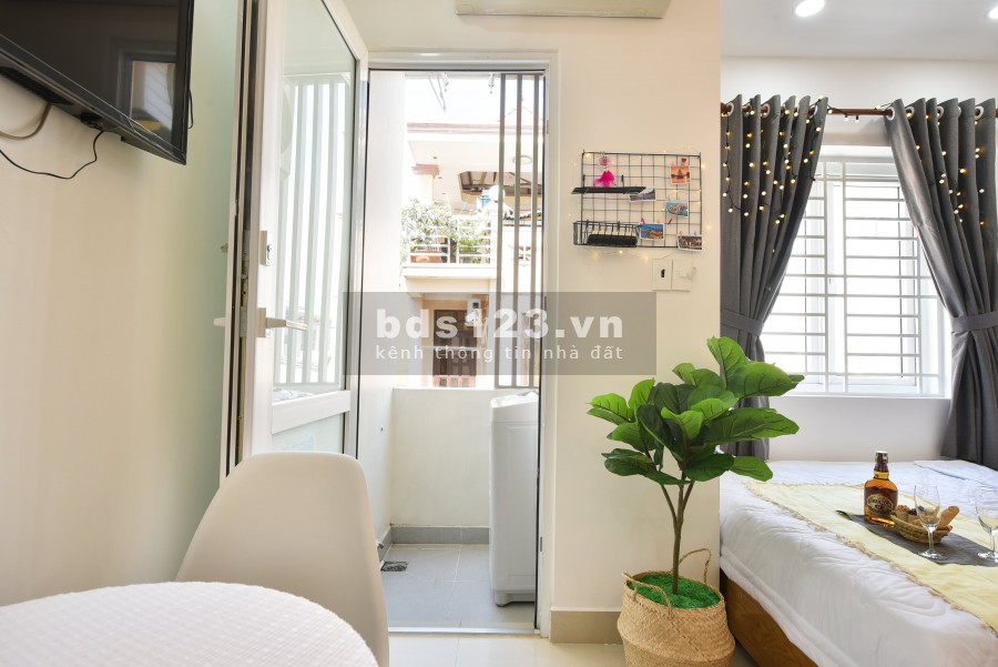 Cho thuê Căn hộ Quận 1 ban công 35m2 full đồ, bao hết.