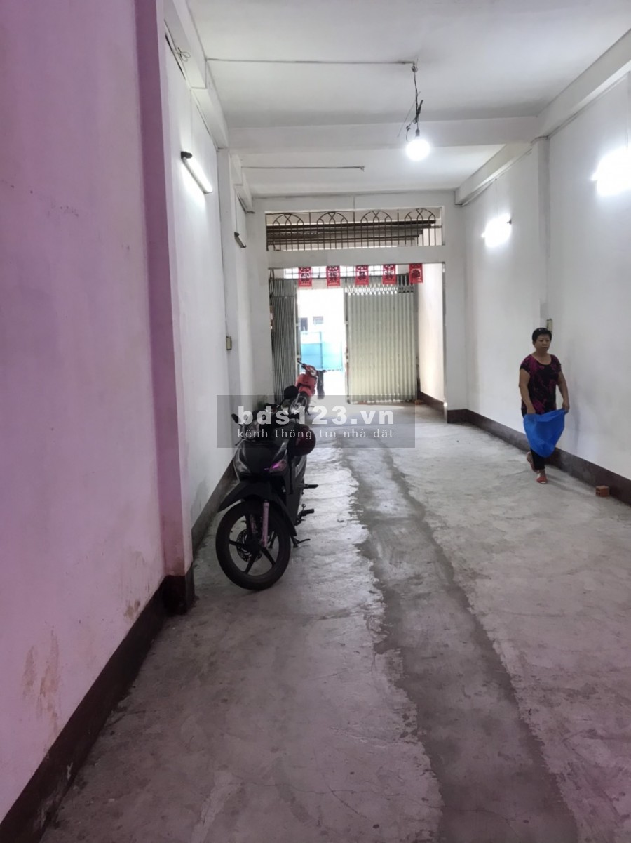 Bán gấp nhà MT Văn Thân, Phường 8, Quận 6.