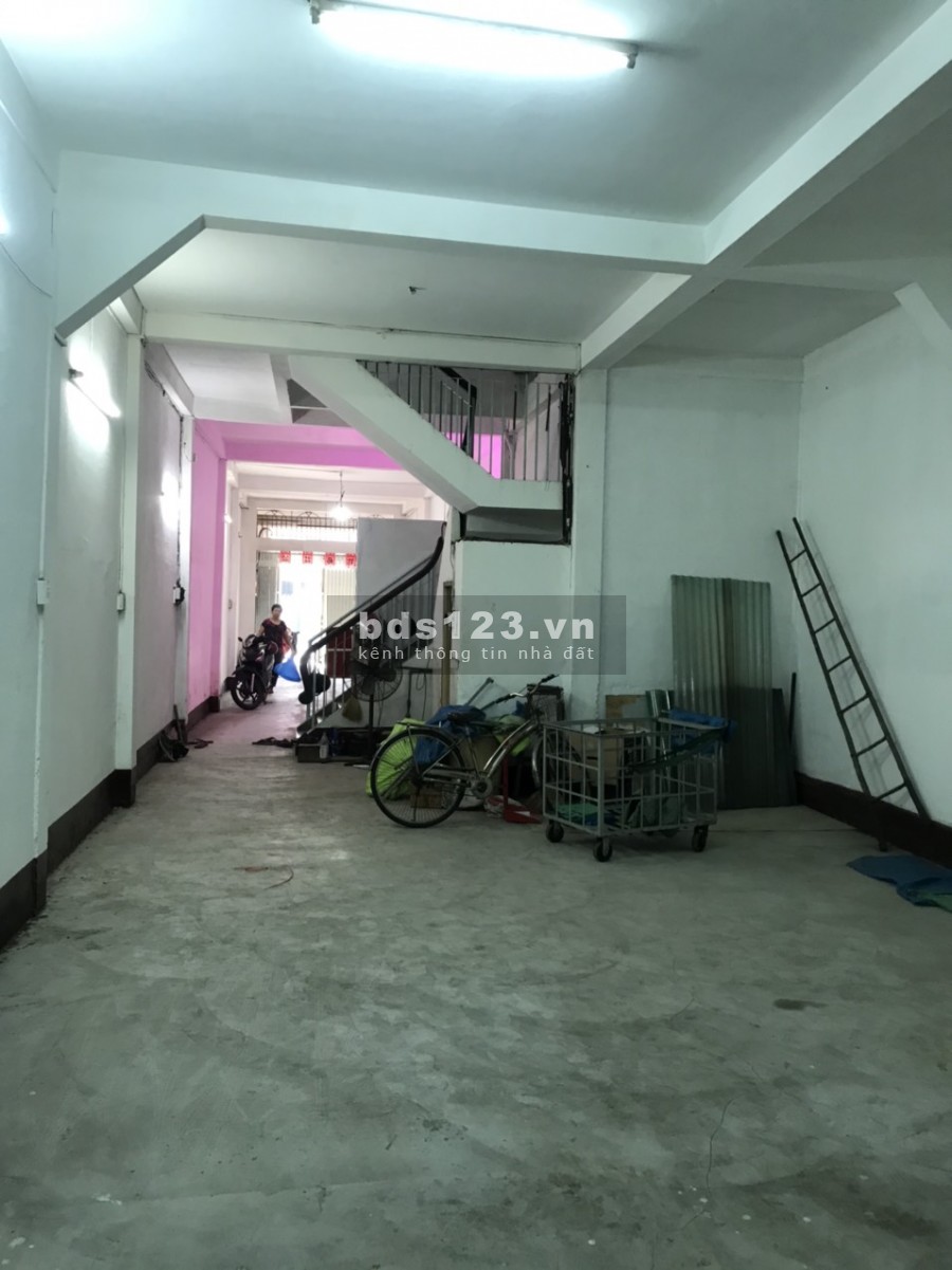 Bán gấp nhà MT Văn Thân, Phường 8, Quận 6.