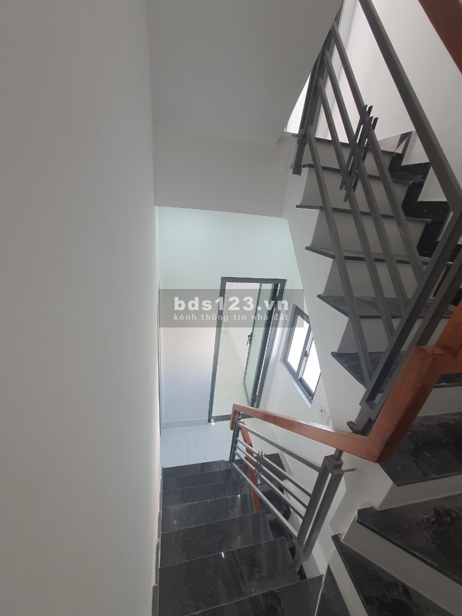 Bán nhà mới xây như hình, ngay ĐH Công Nghệ Thực Phẩm, Tân…