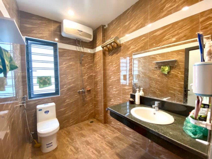 Chỉ 3 tỷ nhà Cổ Linh giáp chợ Lô góc Kinh Doanh đông đúc Ở sướng như tiên