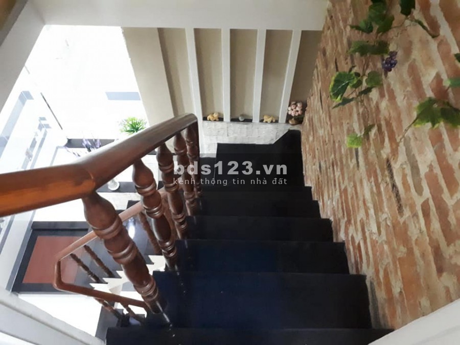 Bán nhà mặt tiền Nguyễn Văn Nghi dt 64m2, giá 10.4 tỷ