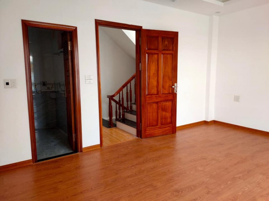 Bán Nhà 34m2 x 5 Tầng Lô Góc, Ô Tô Đỗ Cửa Phố Khương Đình Chỉ 4.8 Tỷ.