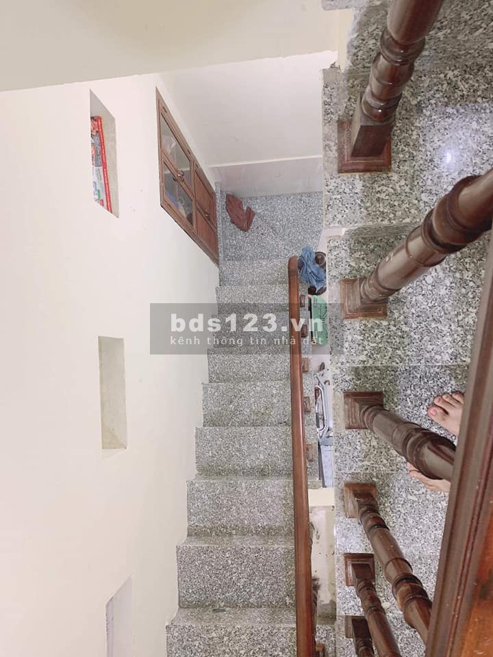 Ngõ 3 gác, anh ninh tốt, nhà đẹp 3 tầng, giá hơn 2 tỷ