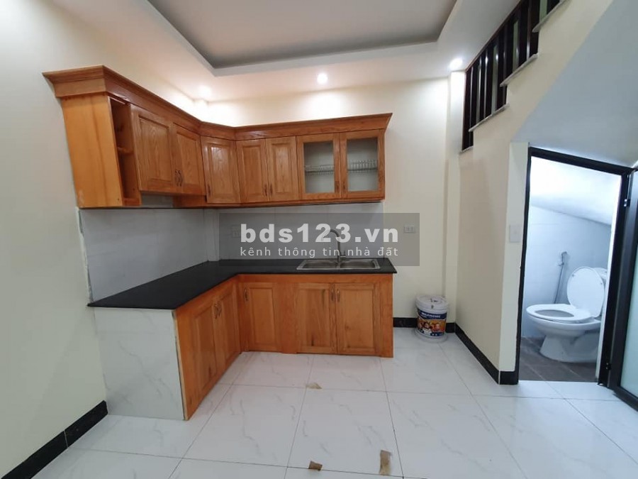 Bán nhà Thanh Trì, 32 m2, ở kết hợp cho thuê, ngõ xe ba gác đỗ cửa, giá 2.75 tỷ