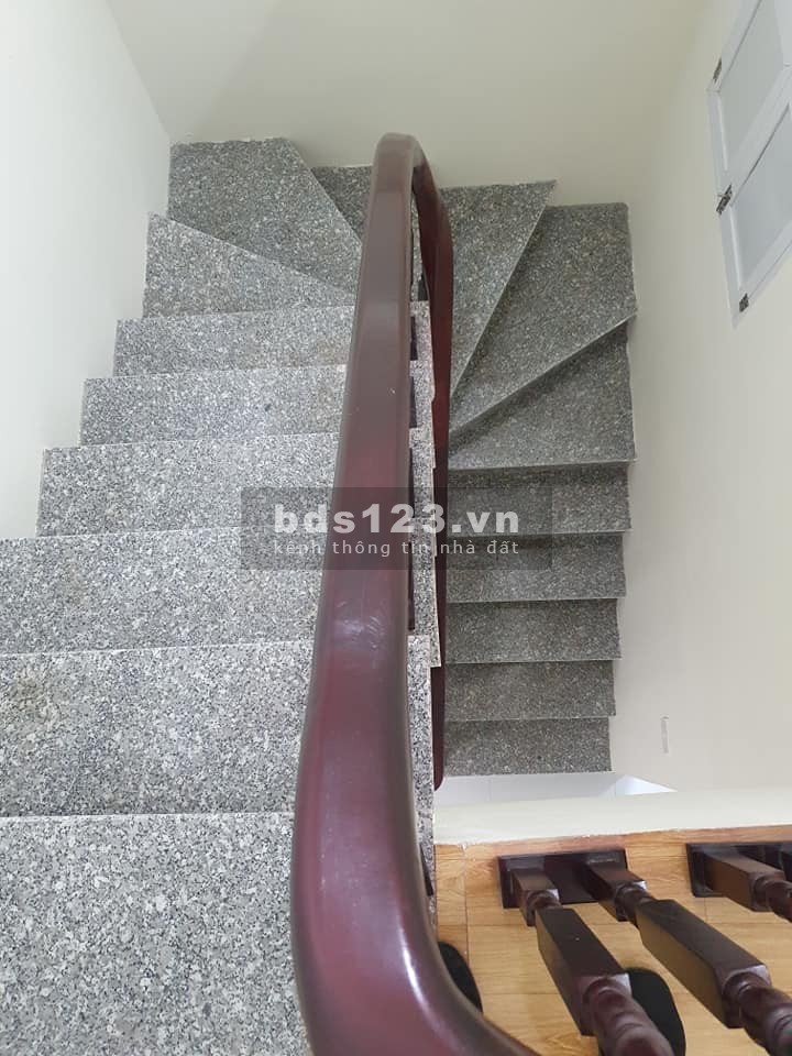 Bán nhà Thanh Trì, 32 m2, ở kết hợp cho thuê, ngõ xe ba gác đỗ cửa, giá 2.75 tỷ