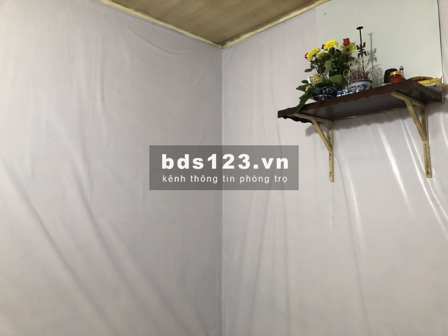 Cho thuê nhà cấp 4 – 54m vuông. Gồm 3 phòng ngủ + 1 bếp + 1 vệ sinh. Ô tô đỗ cửa – Ô tô tránh