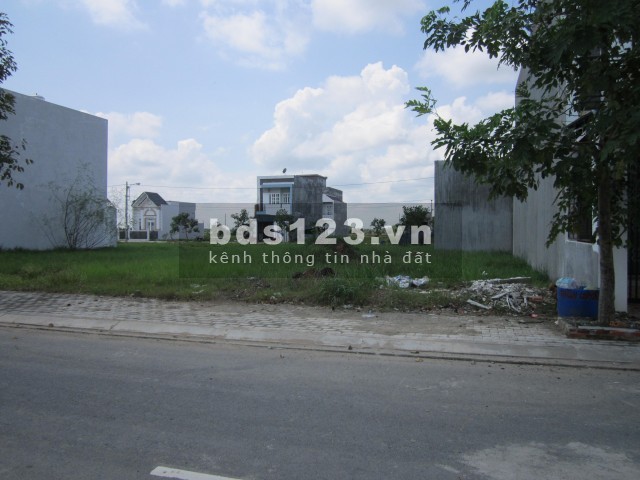 VỀ QUÊ ĐỊNH CƯ TÔI BÁN GẤP LẠI 600M2 ĐẤT NGAY CHỢ ĐANG HOẠT ĐỘNG, SHR
