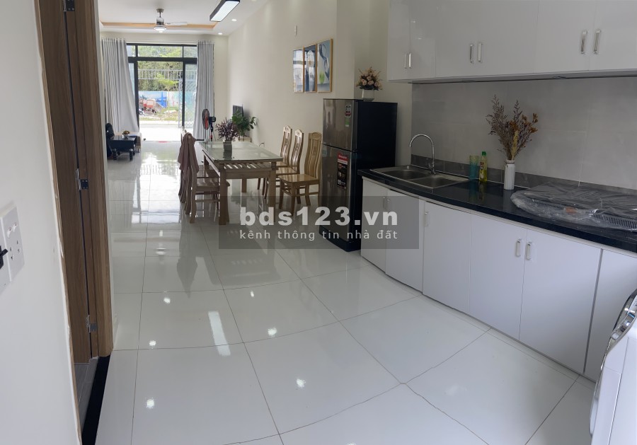 Bán nhà phố khu dân cư sổ hồng riêng từng nền