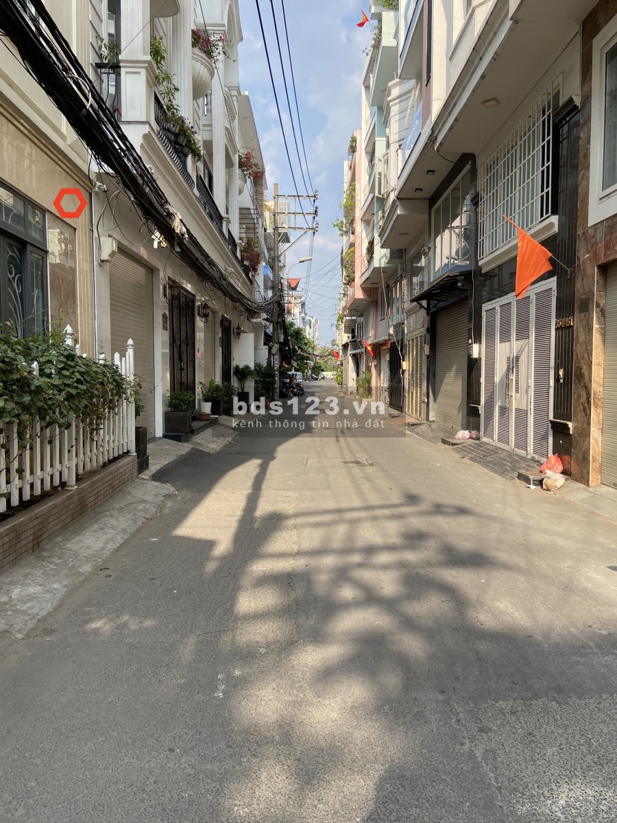 Nhà HXH Phan Văn Trị 5x10m, trệt, 4lầu. 3p lớn, 5wc. 18tr.